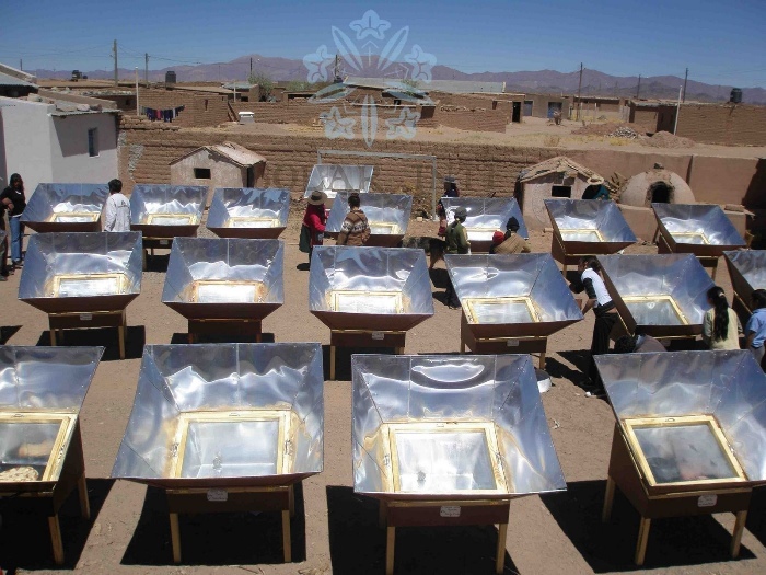 https://www.solarcooker-at-cantinawest.com/images/array-of_solar_cookers.jpg