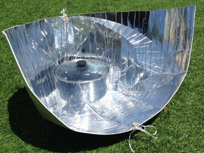 https://www.solarcooker-at-cantinawest.com/images/haines_solar_cooker_front.jpg